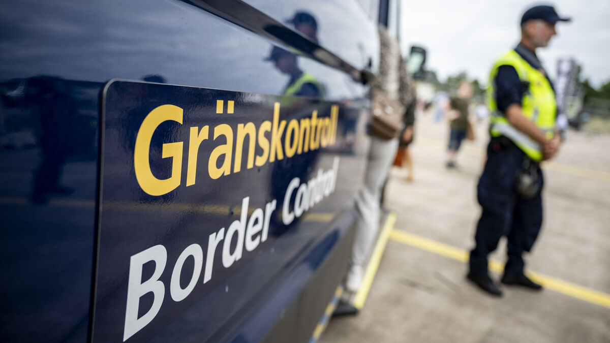 Government extends internal border controls for six months