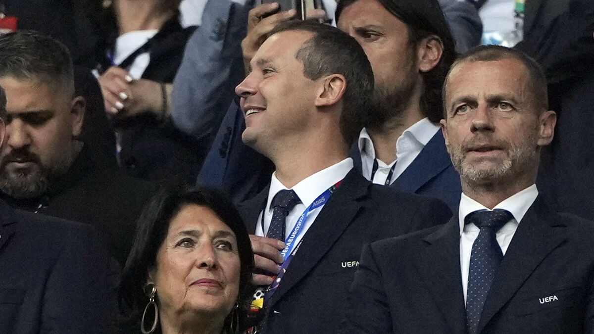 FIFA chief Kevin Lamour accuses Infantino of misleading staff over plans