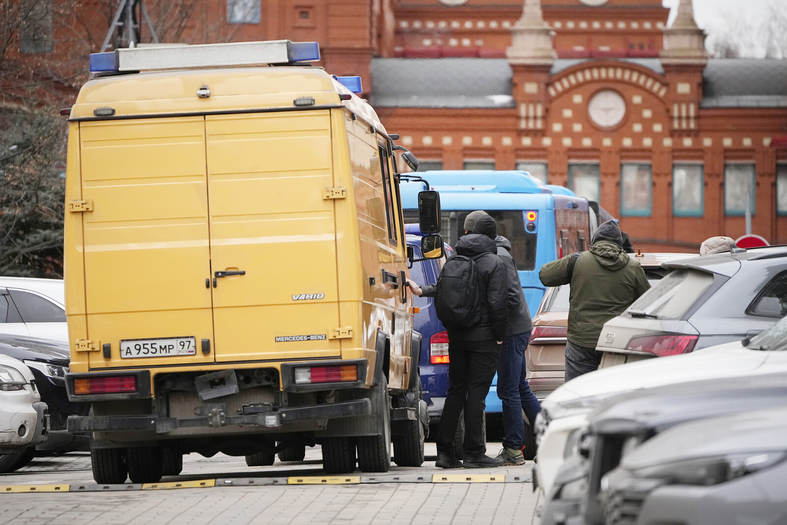 Russia: Paramilitary killed by bomb in luxury lobby