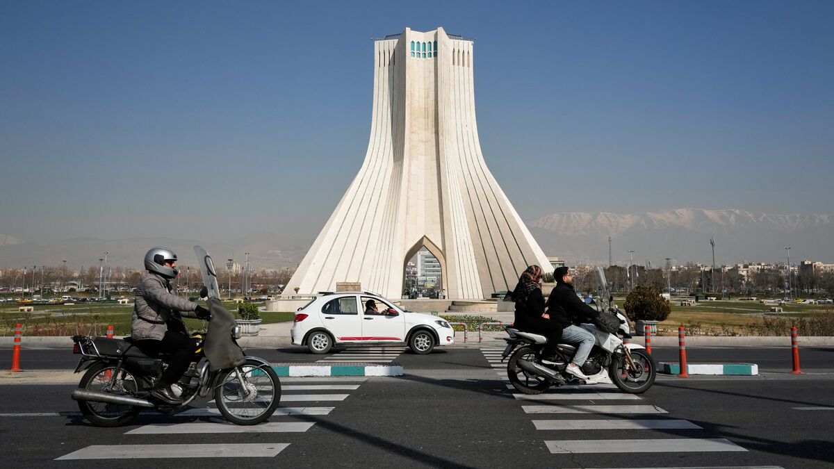 Iran threatens student protesters, cites red lines