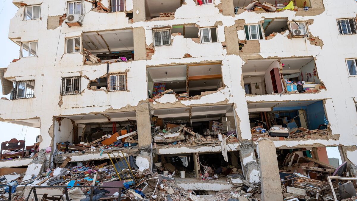 3,000 International Aid Workers Deployed