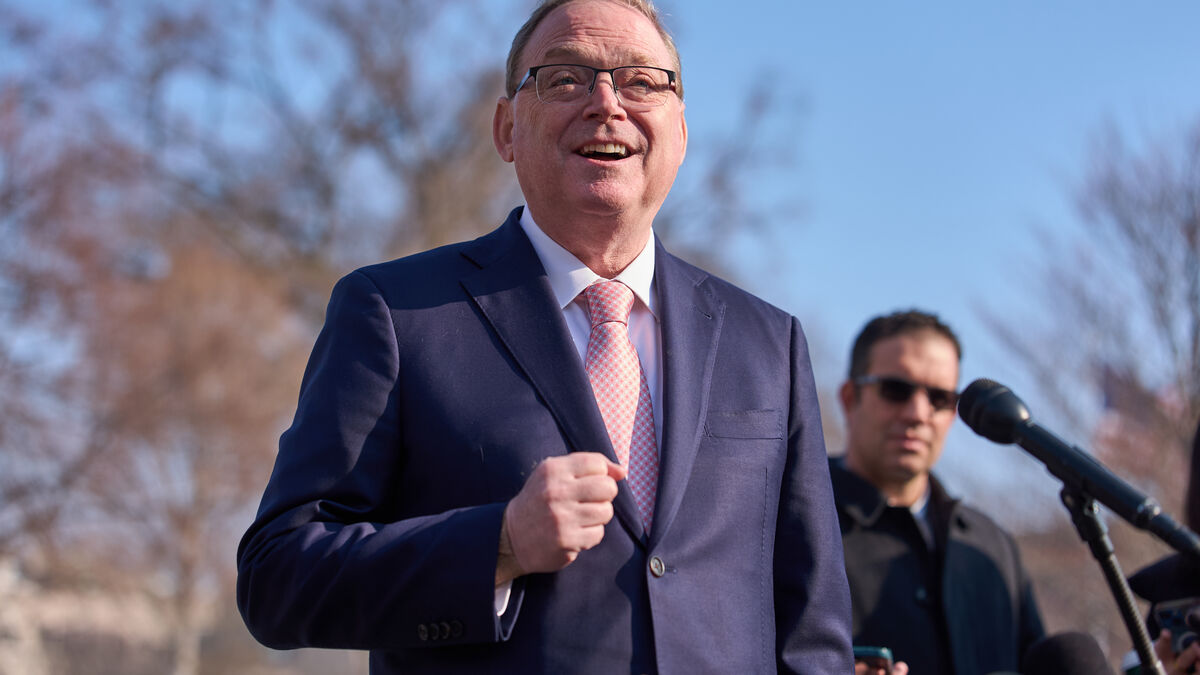 Advisor Kevin Hassett attacks New