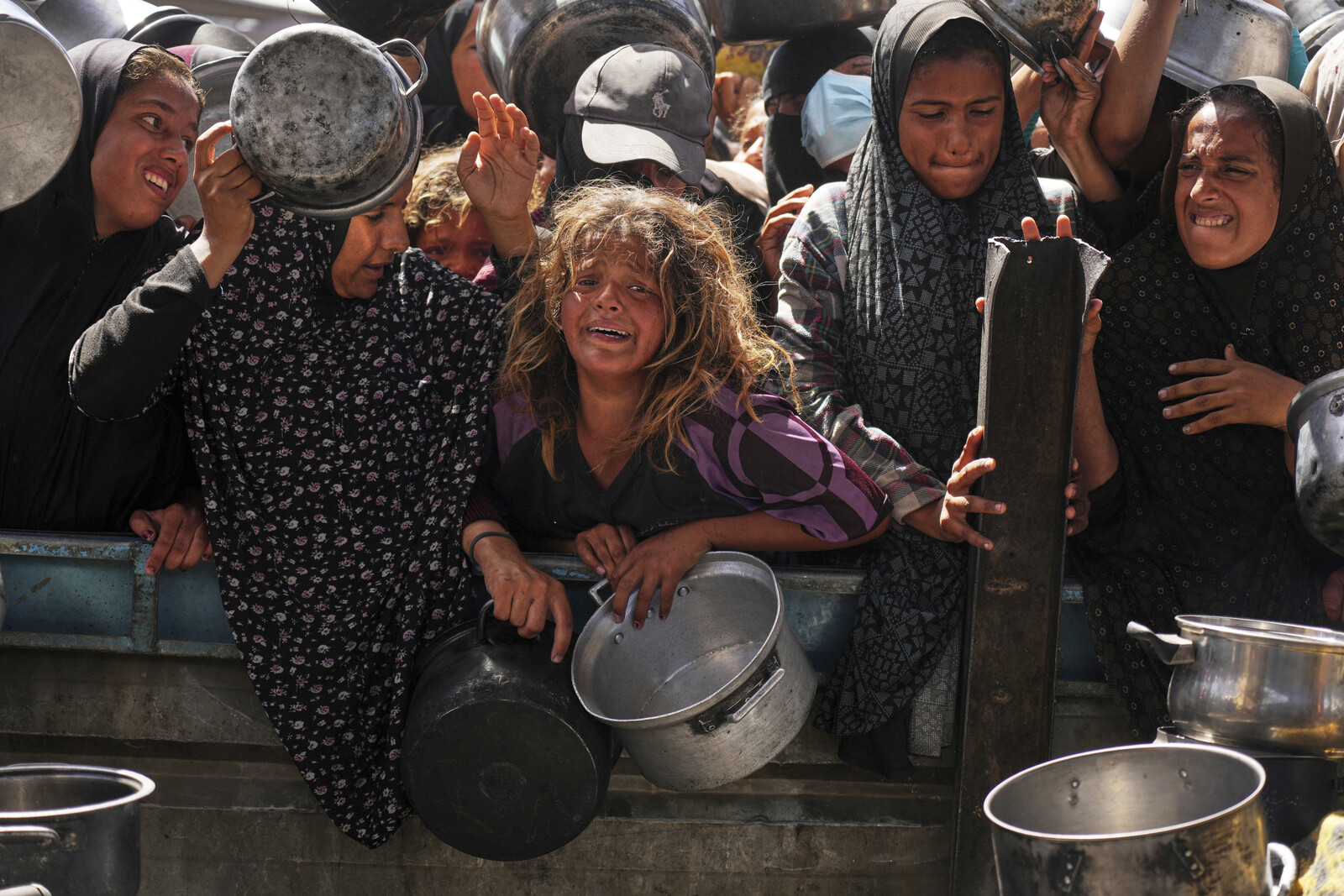 Bakeries in Gaza Resume Bread Production Amid Conflict