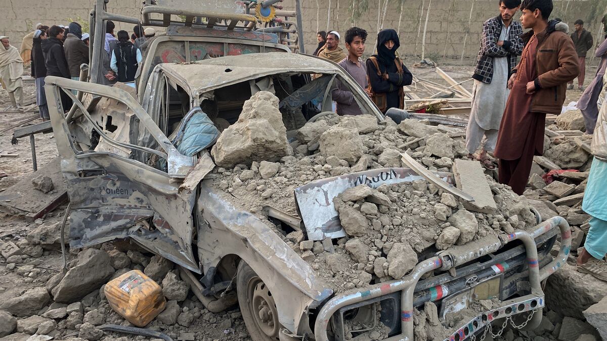 Many dead in Pakistani attacks