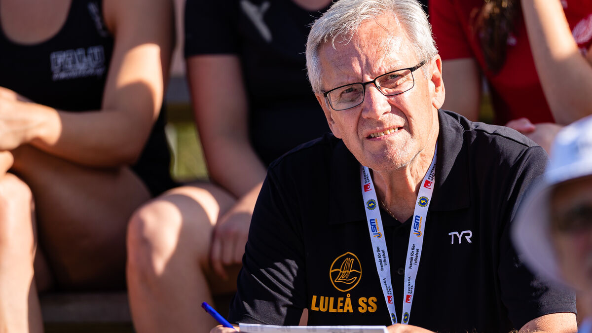 Former swimming coach Hans Chrunak dies at 77