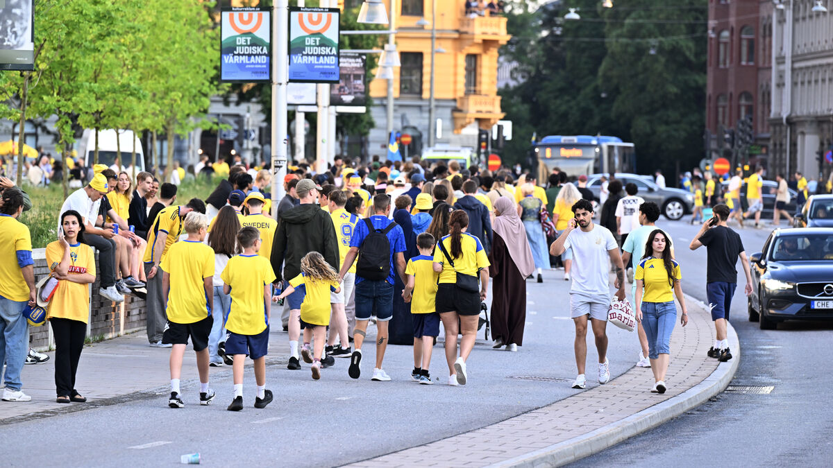 World Cup fever prompts SL to add extra metro and bus services in Stockholm