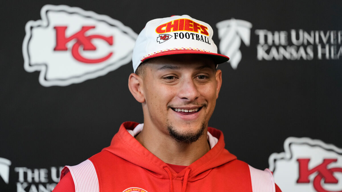 Patrick Mahomes signs record contract