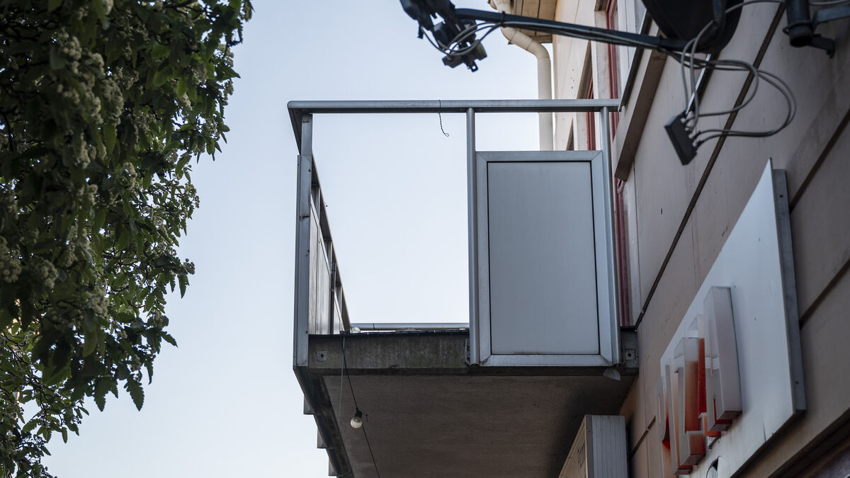 Man falls from balcony, seriously injured in Staffanstorp