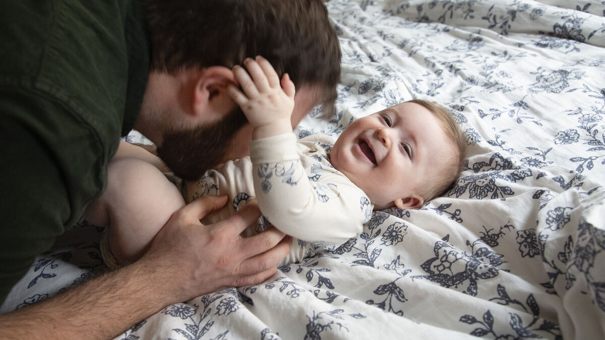 Dad jokes – the trick that strengthens relationships early on
