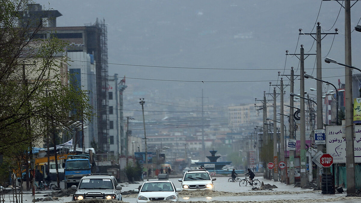 Around 30 dead after heavy