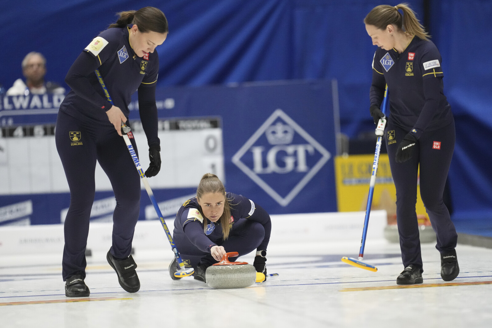 Sweden started the Curling World Championship with double wins