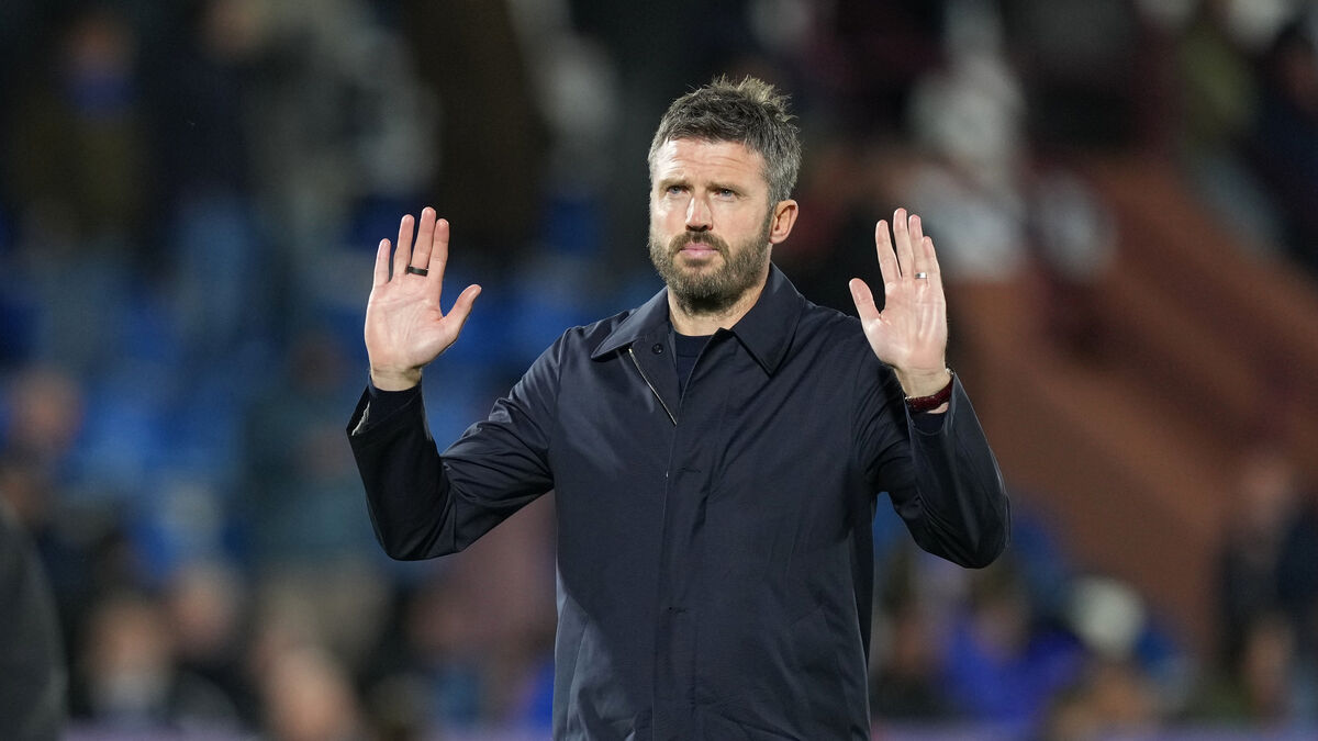 Michael Carrick apologizes after Manchester