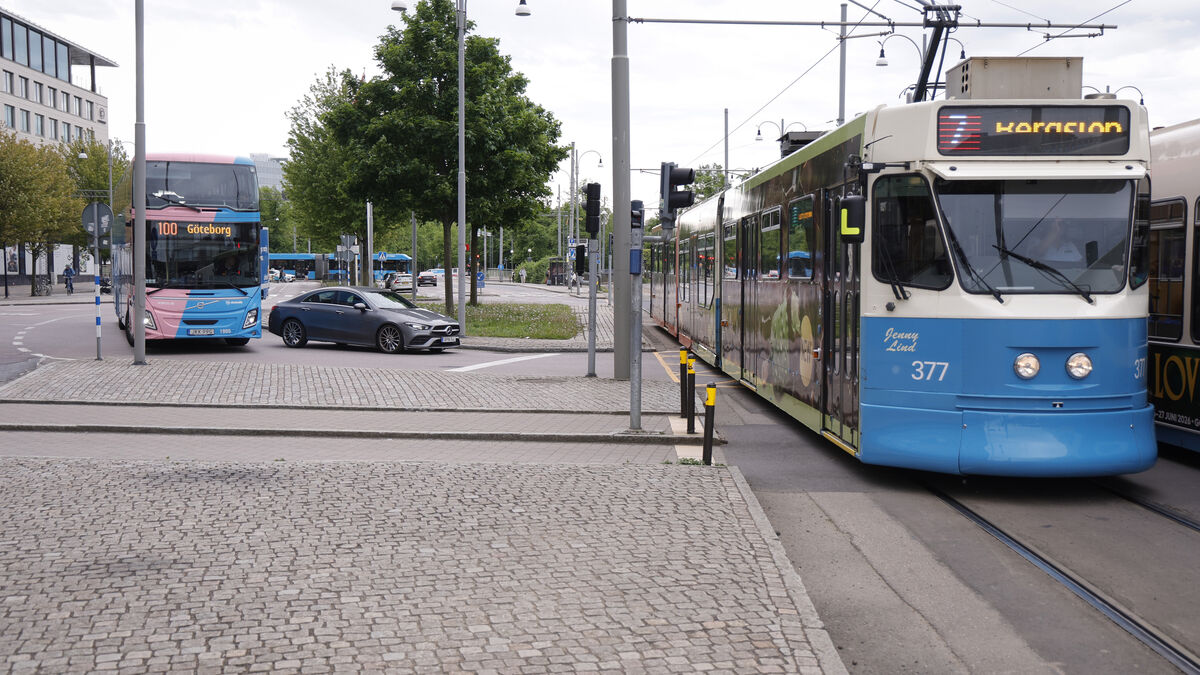 Water leak affects tram traffic