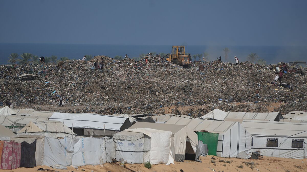 At least 3 killed in new Israeli airstrikes on the Gaza Strip