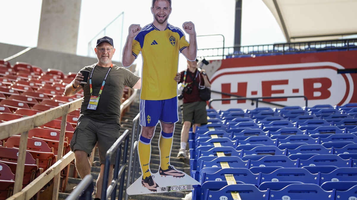 Cardboard figure of Gustav Lundgren at the World Cup - has been a success
