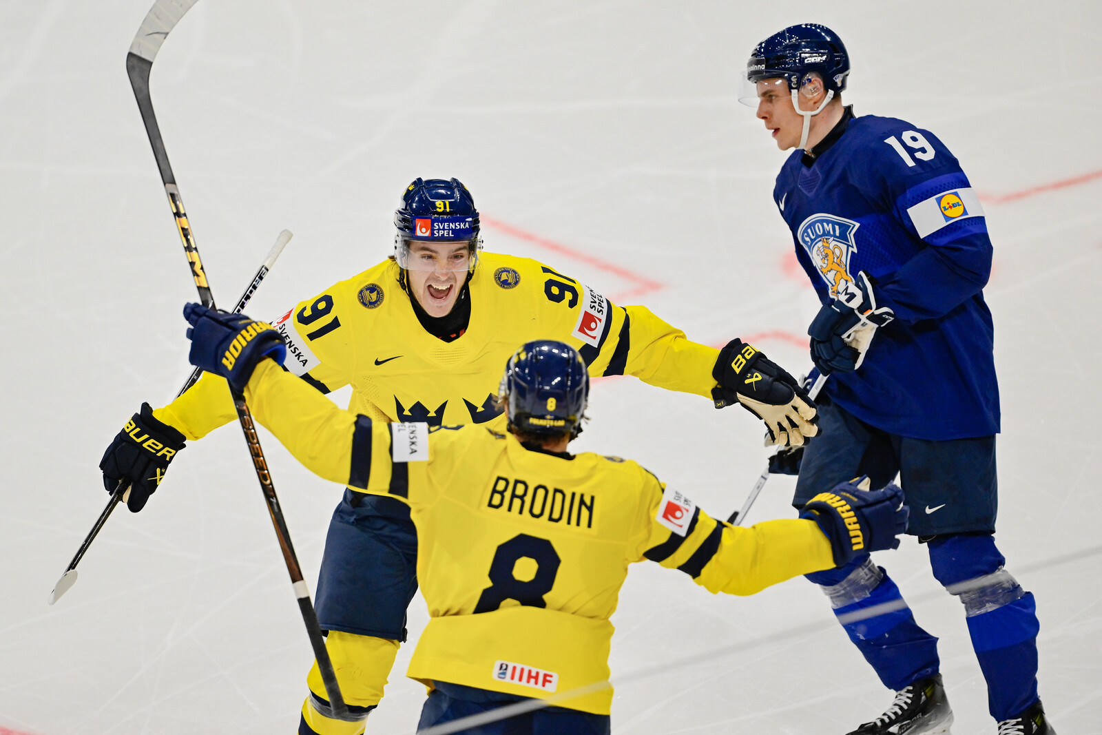 Sweden Secures Dramatic 2-1 Win