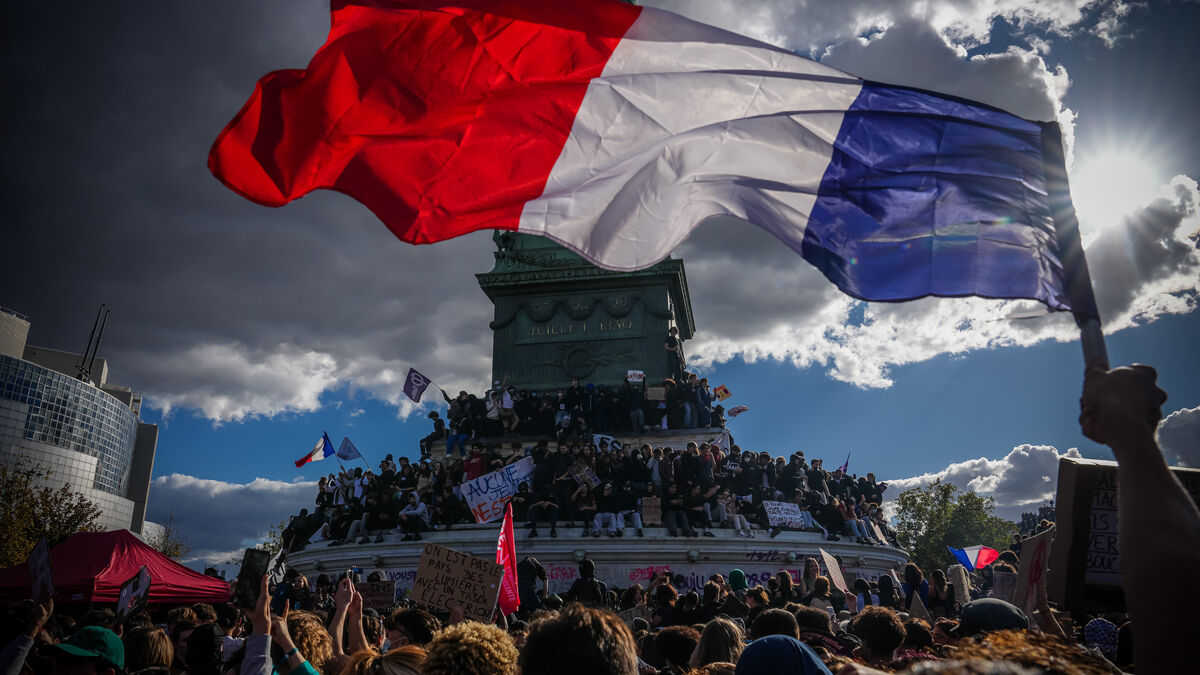 French Economy Shrinks 0.1% as