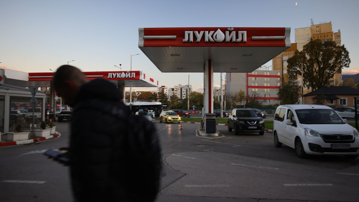 Bulgaria halts diesel exports after sanctions
