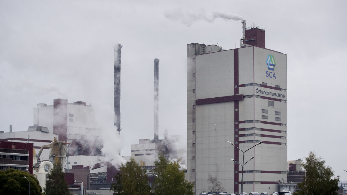 SCA operating profit falls 37% to SEK 697 million in the fourth quarter