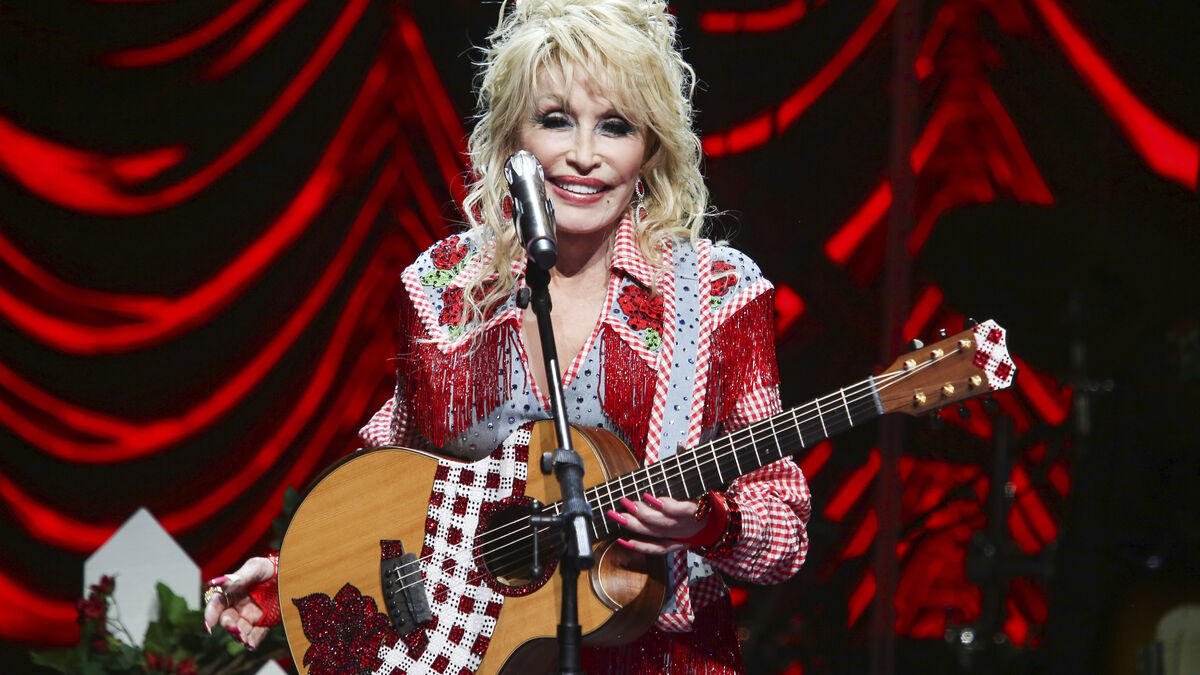 Dolly Parton wanted a small, private funeral, family says