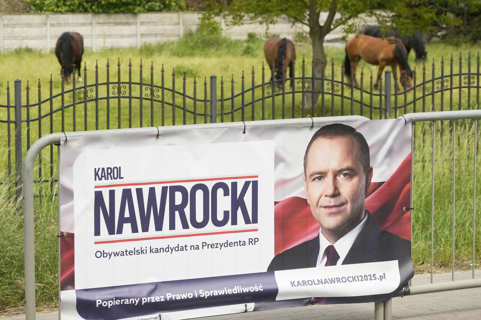 Poland Faces Political Uncertainty Amid Government Optimism