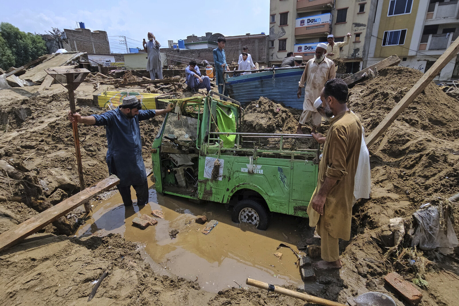 Rescue Efforts Intensify for Pakistan