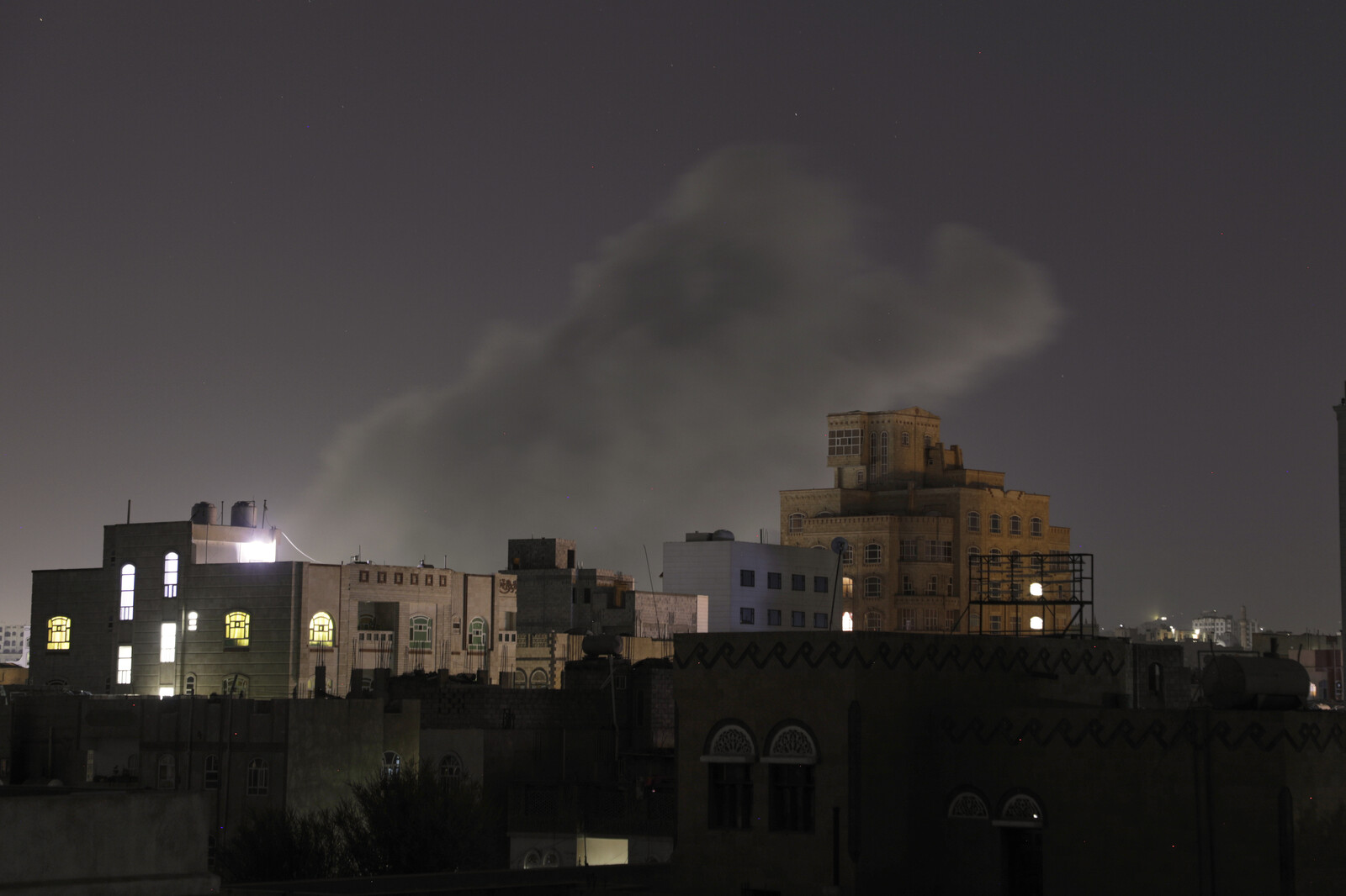 US Conducts New Air Strikes