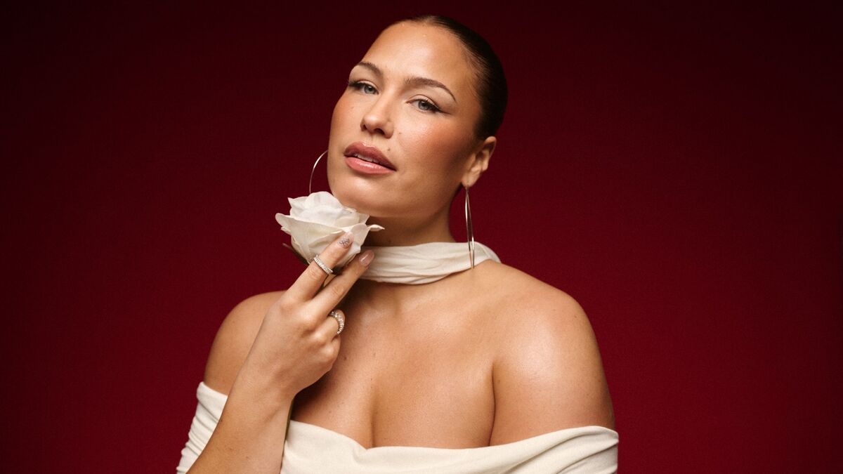 Molly Hammar to release debut