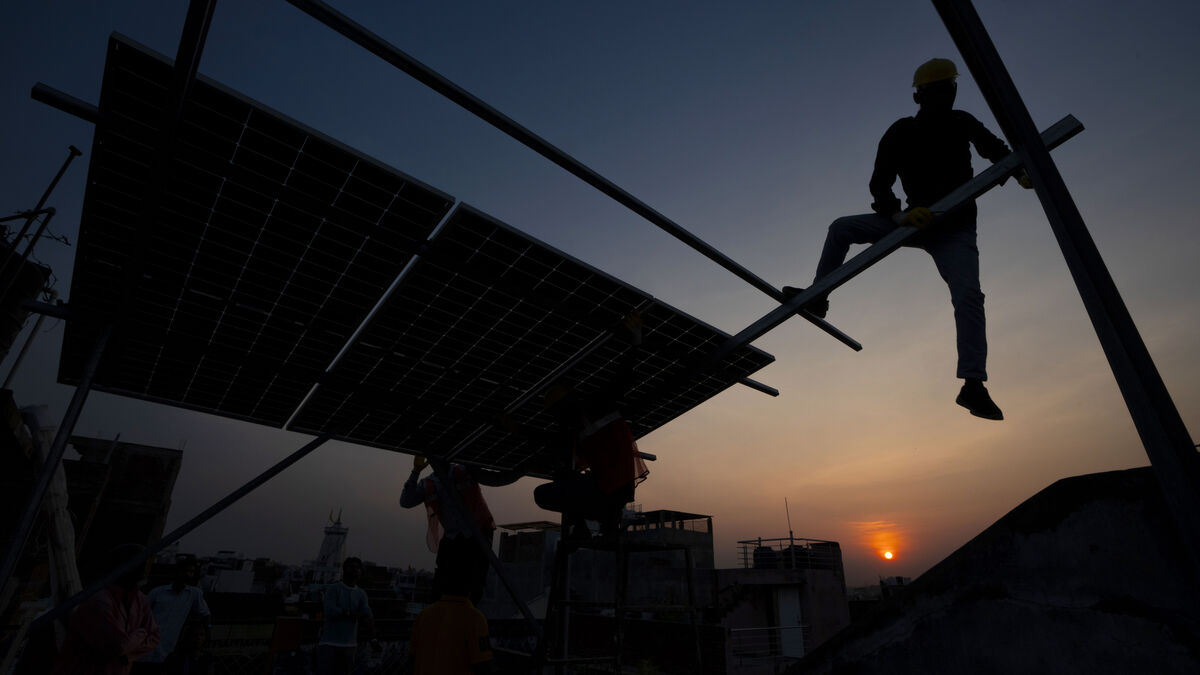 Historic coal power declines in