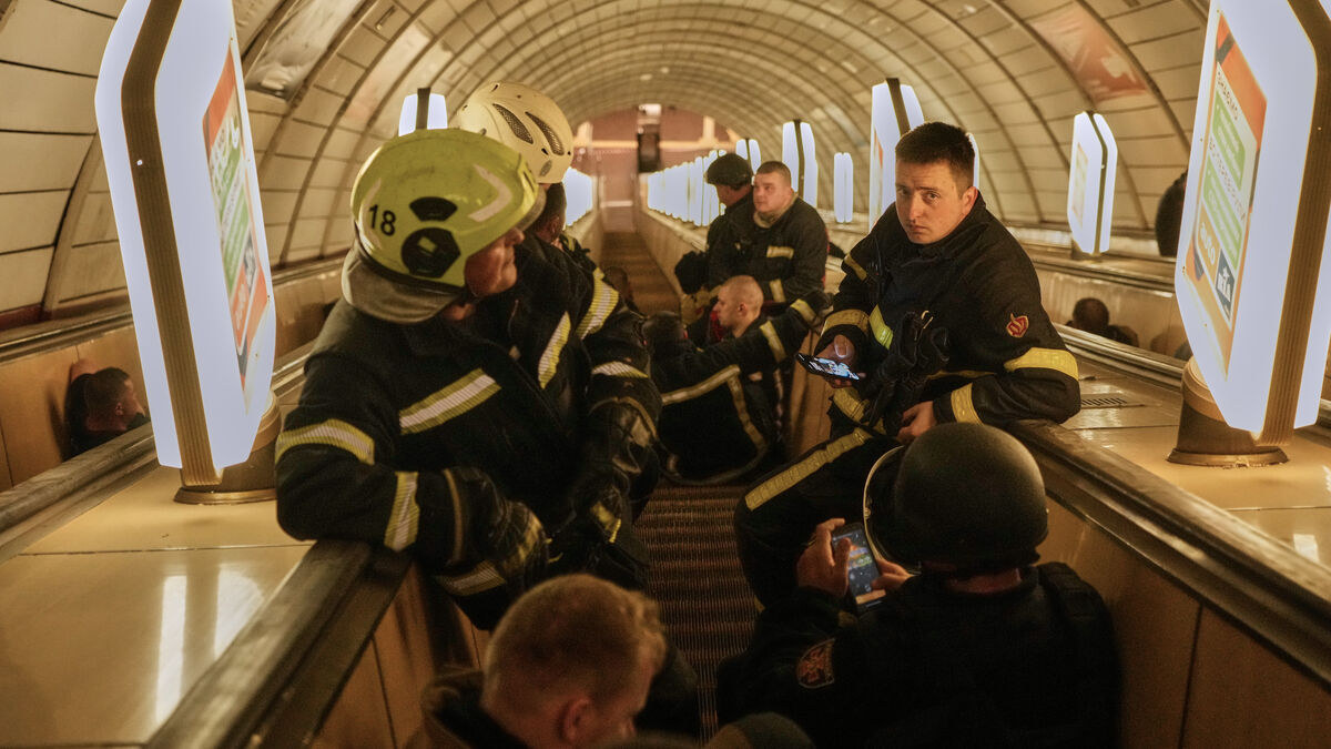 Russia threatens diplomats, urges foreign citizens to leave Kyiv