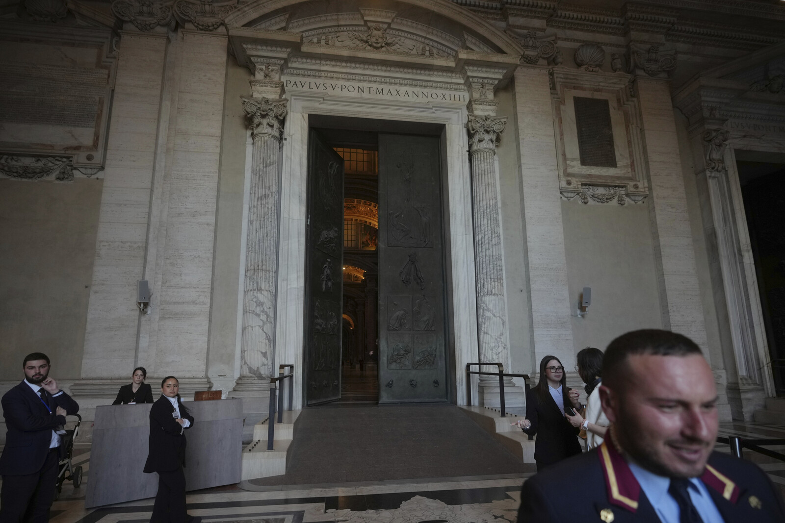250,000 Pay Respects to Pope