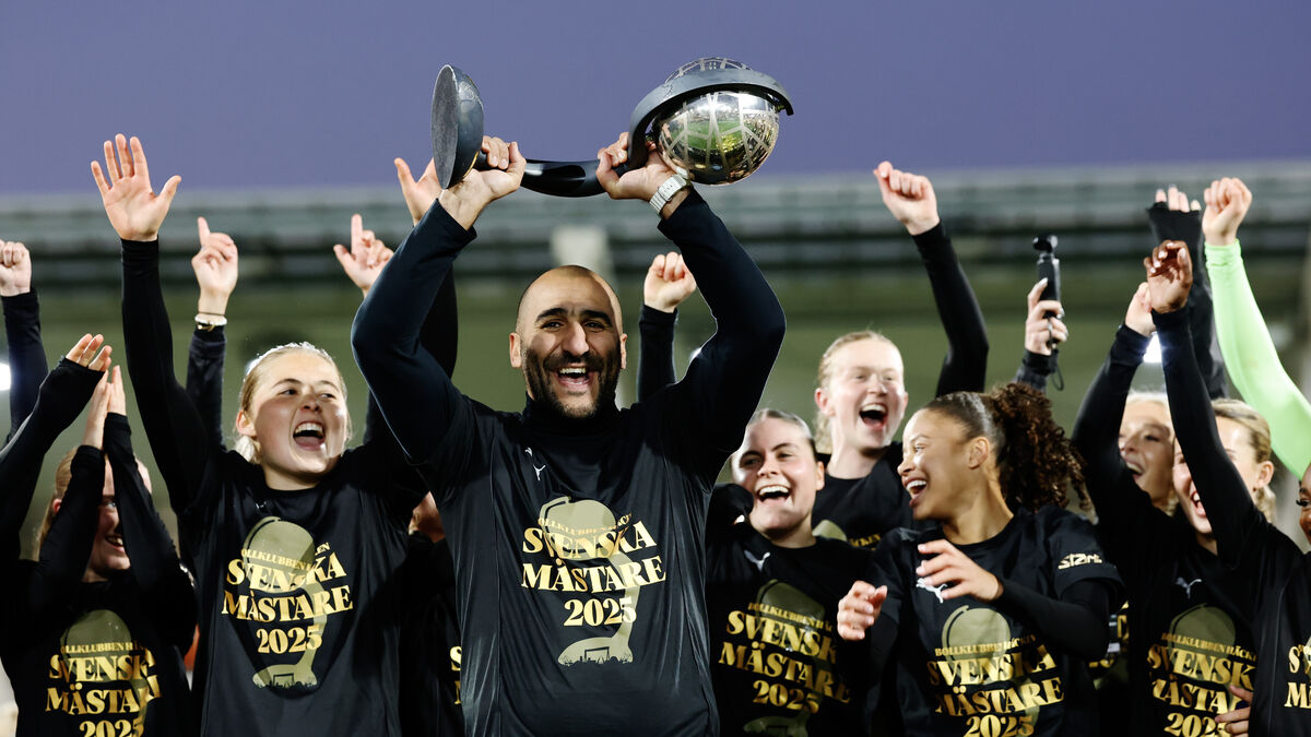 The golden coach leaves for
