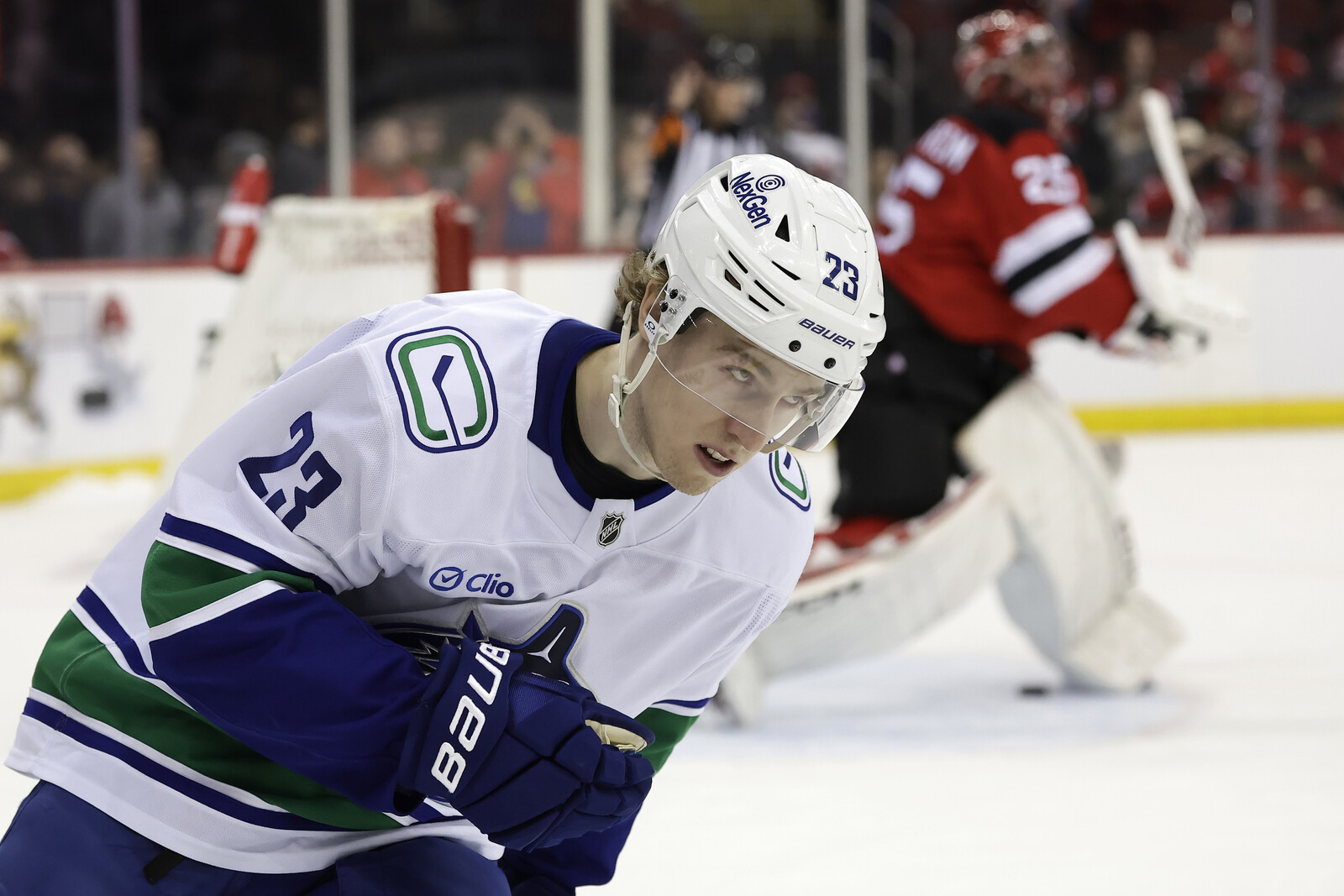 Swedish Rookie Lekkerimäki Shines in Vancouver's NHL Victory