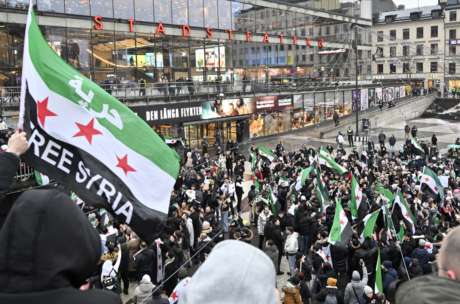 Sweden pauses all asylum cases for Syrians
