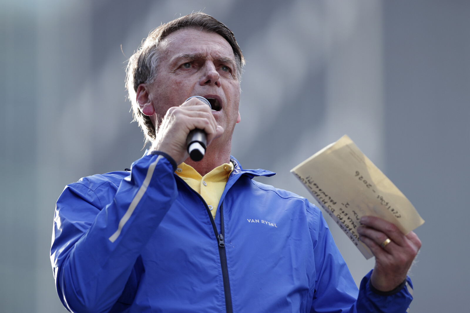Bolsonaro Denounces Trial as "Witch