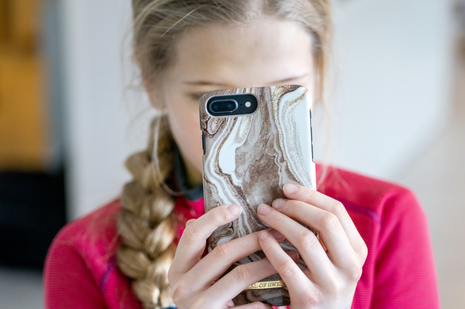 Every extra hour in front of a screen worsens vision