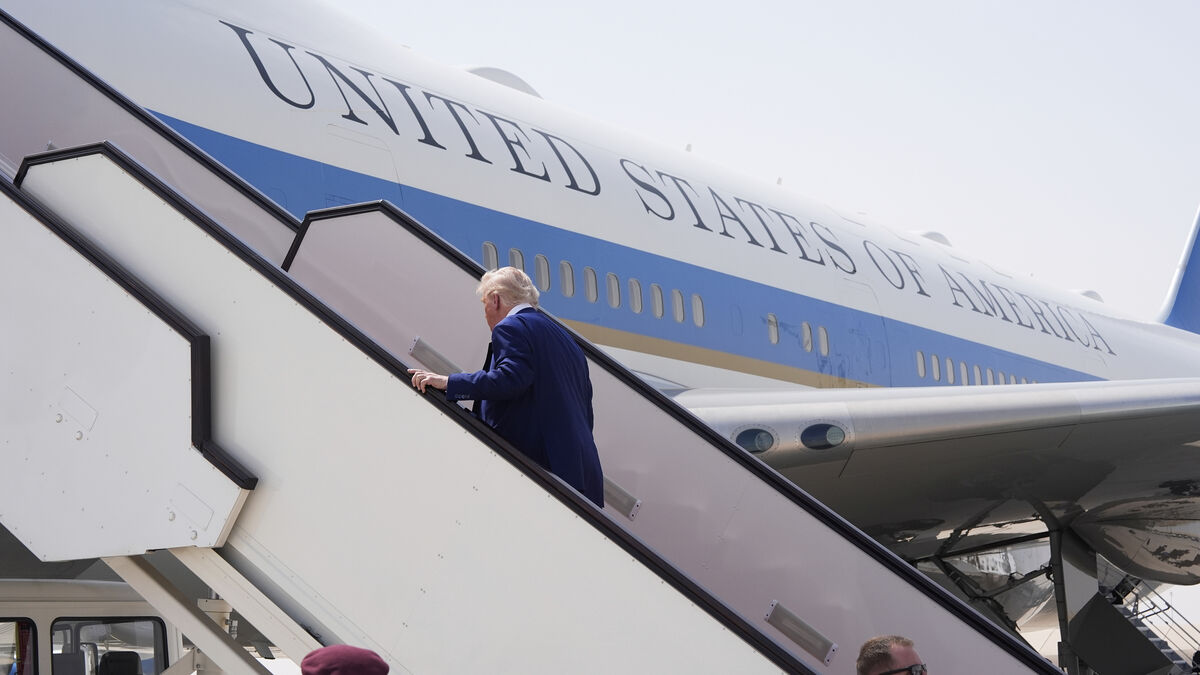 Sources: Trump switched planes after