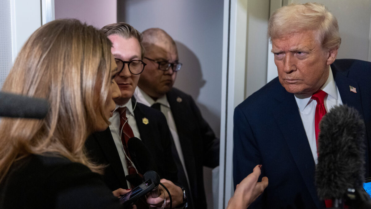 Trump mocks female reporters: "Stupid",