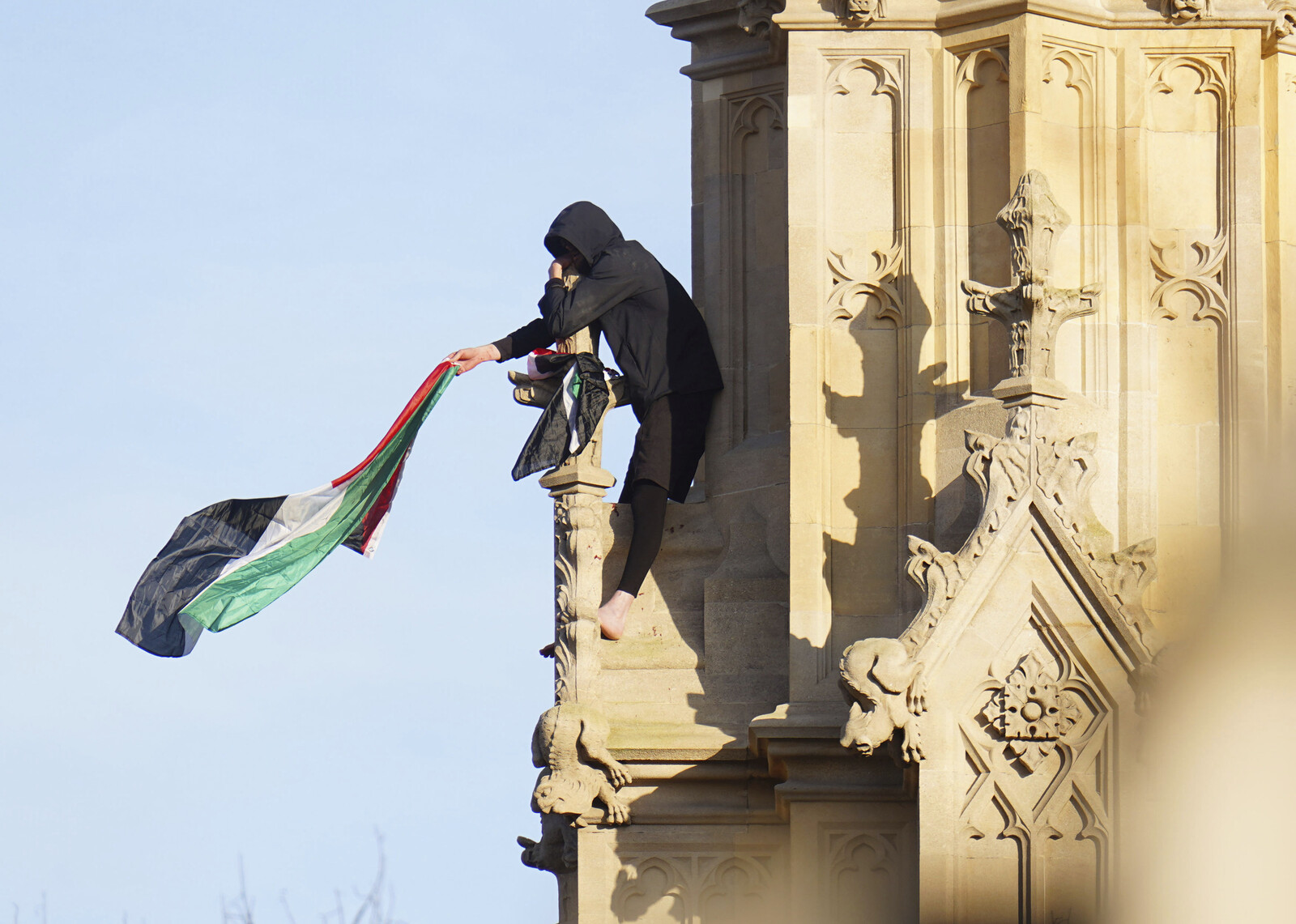 Demonstrator sat in Big Ben for 16 hours | Sweden Herald