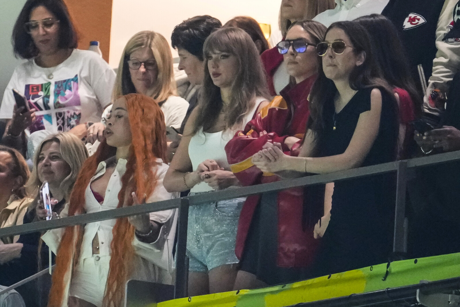 Taylor Swift booed – boyfriend