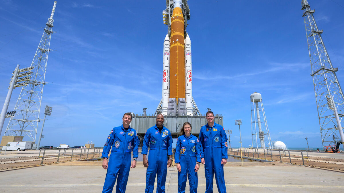 Now humankind is aiming for the Moon again
