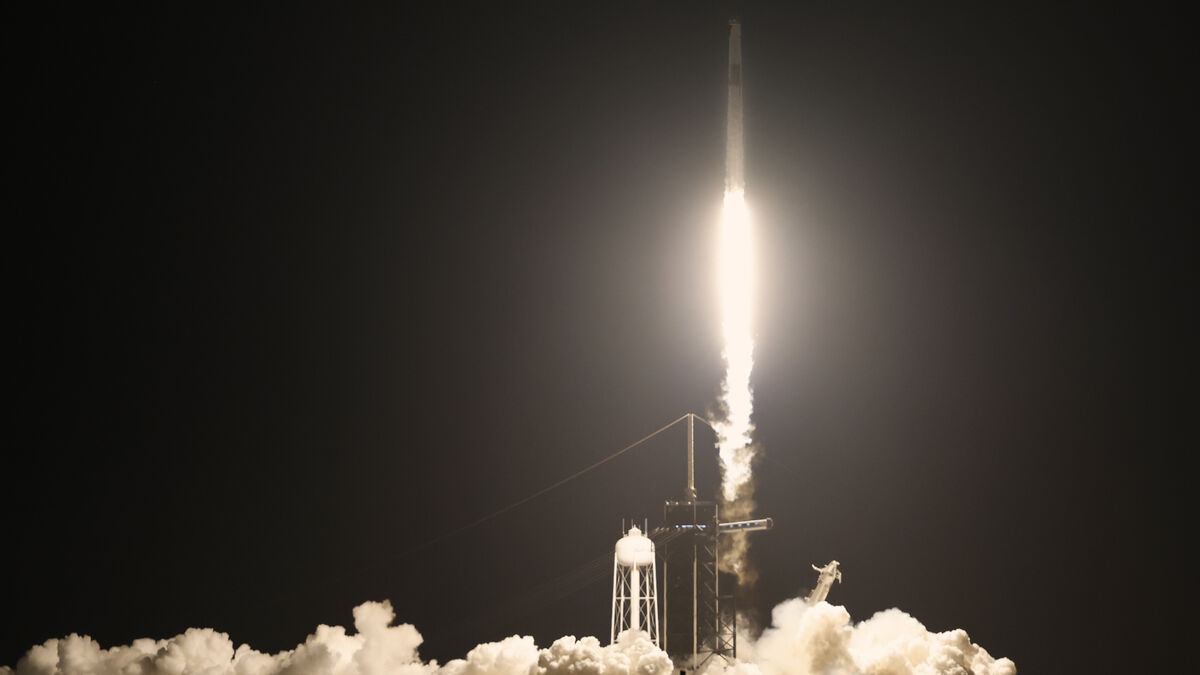 Leak threatens ISS, possible evacuation prepared