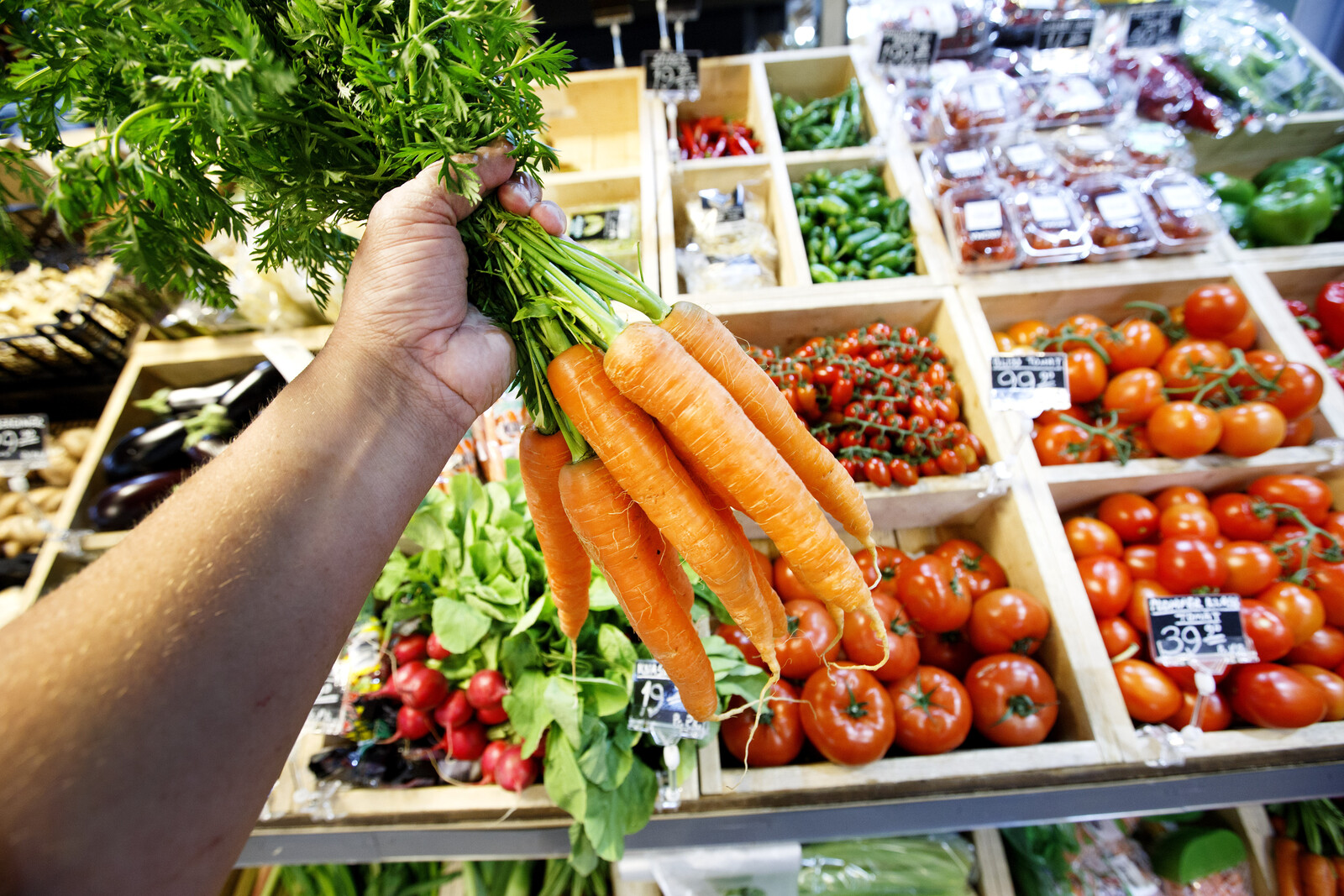 Adult Swedes' eating worse and worse – and men eat the worst