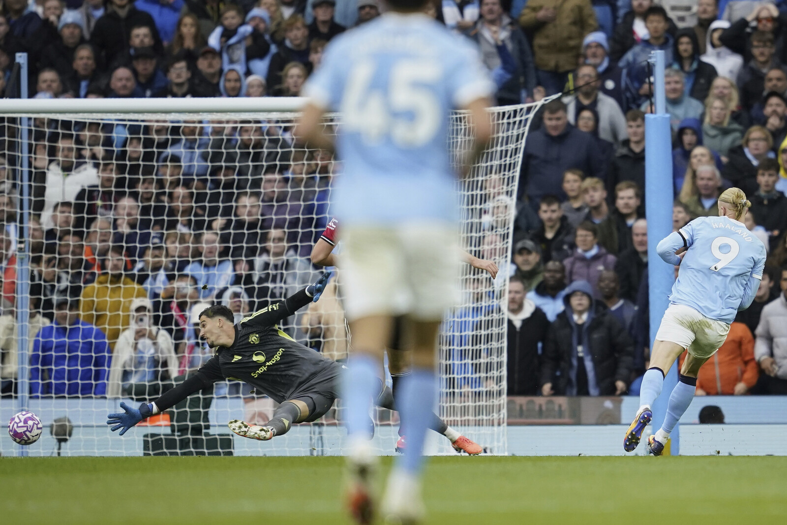 Haaland Shines as Man City Dominates Manchester Derby 3-0