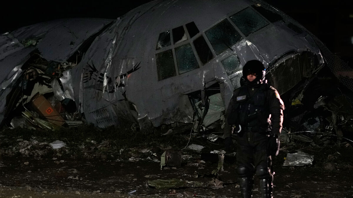 Plane filled with money crashes in Bolivia, at least 20 dead