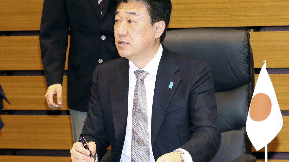 Japan urges citizens in China