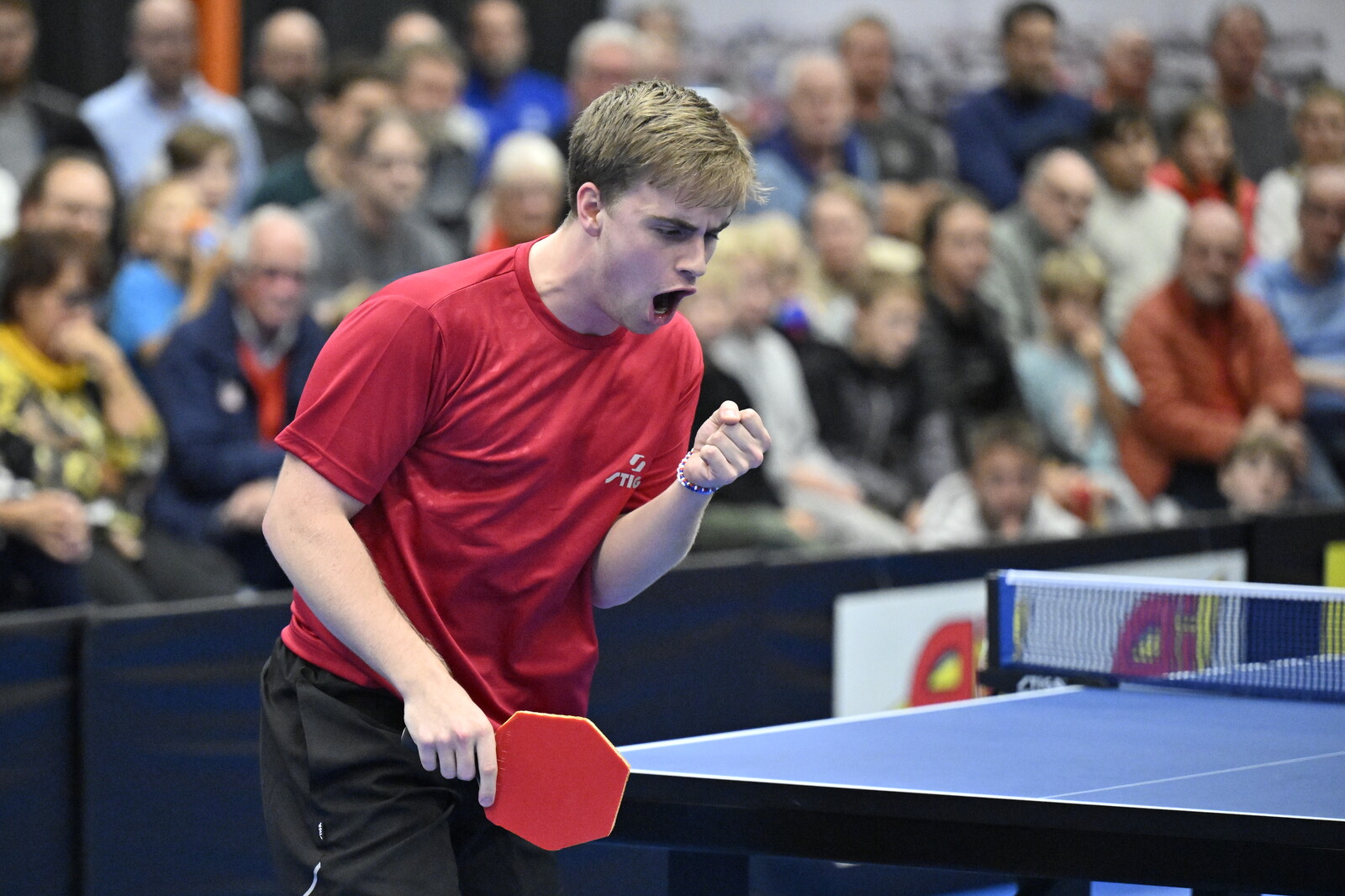 Möregårdh Cruises to Second Round