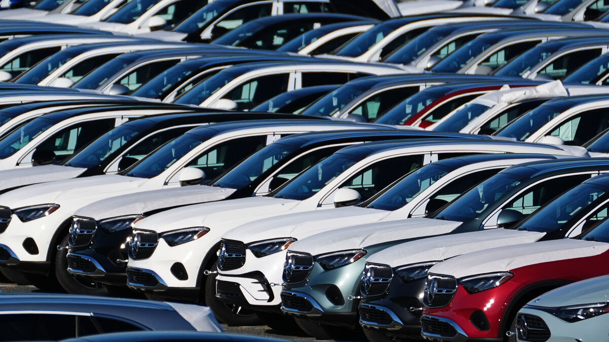 Mercedes-Benz cuts profit forecast as