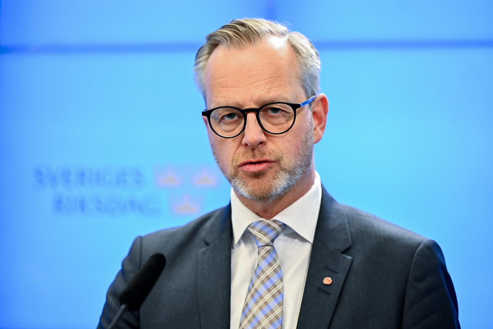 Social Democrats Propose Bank Tax to Boost Family Investments