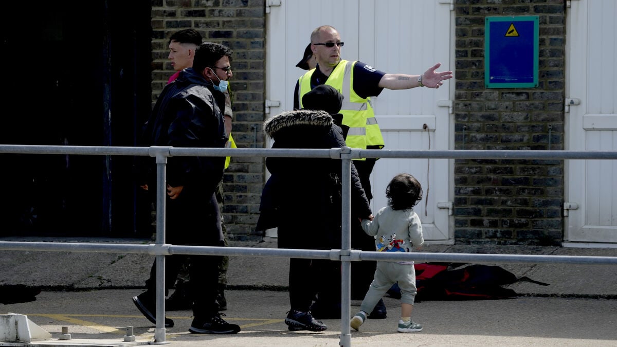 230 migrants cross English Channel in single boat, setting record